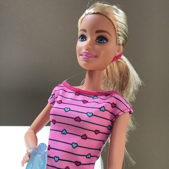 Barbie 2015 Colletible - Picture 2 of 6